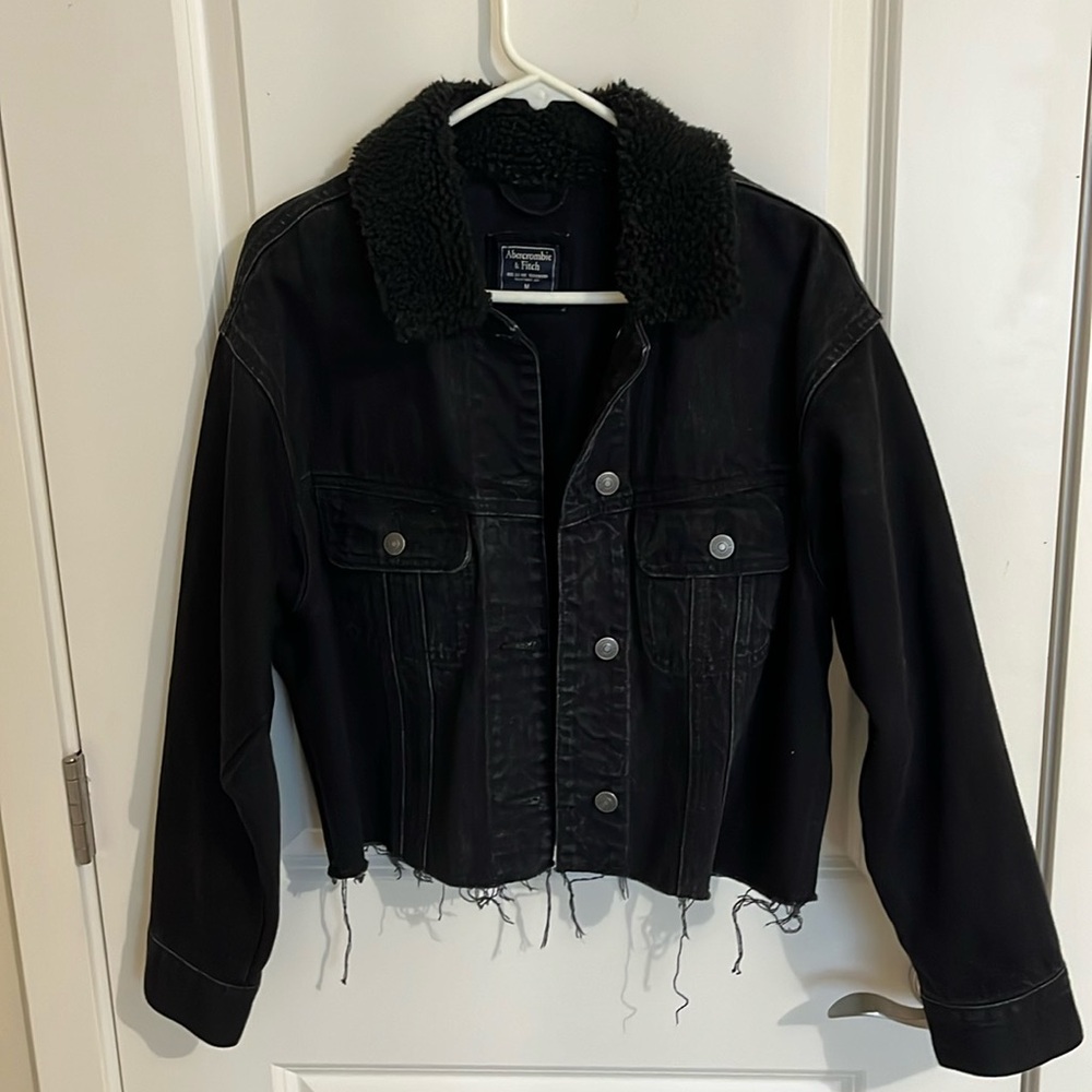 Cropped Black denim jacket